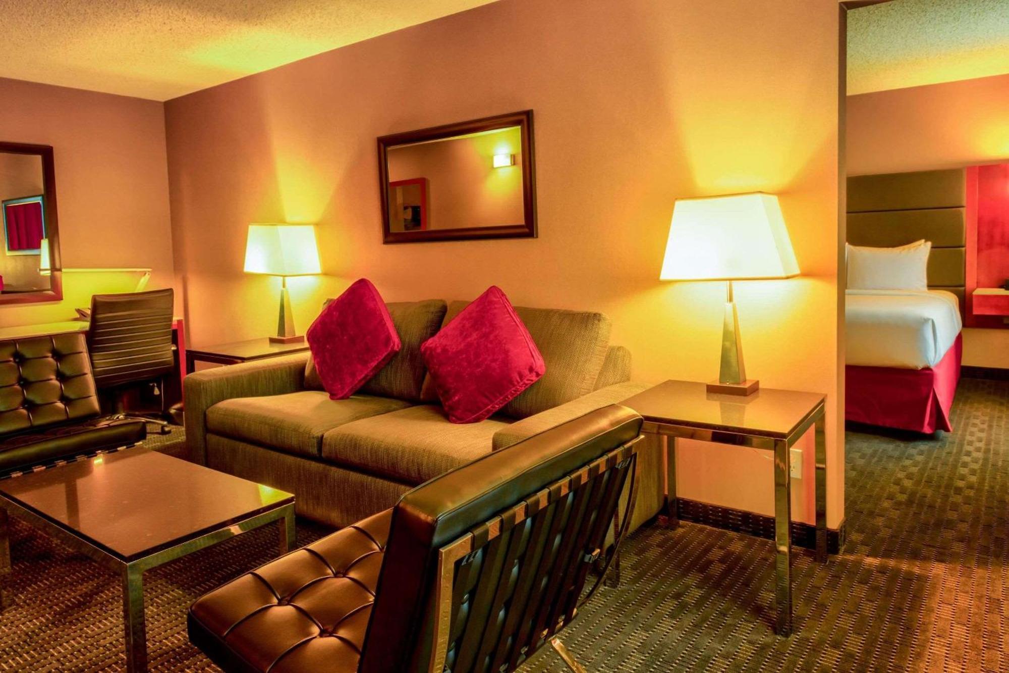 Radisson Hotel & Suites Fort Mcmurray Exterior foto