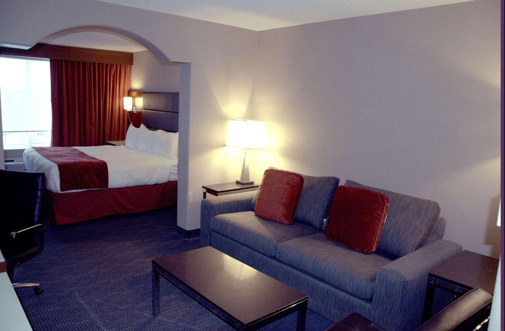 Radisson Hotel & Suites Fort Mcmurray Exterior foto