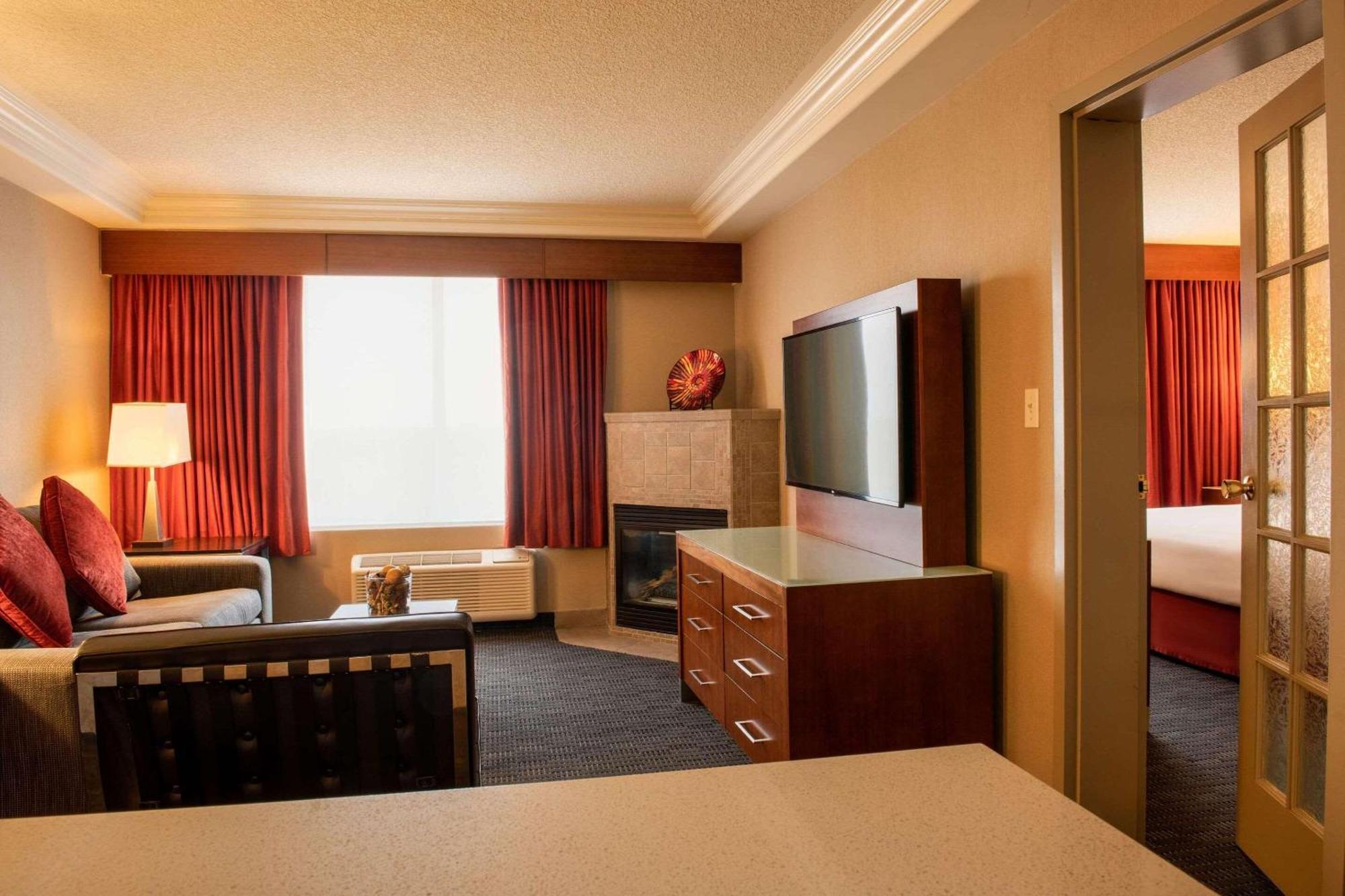 Radisson Hotel & Suites Fort Mcmurray Exterior foto